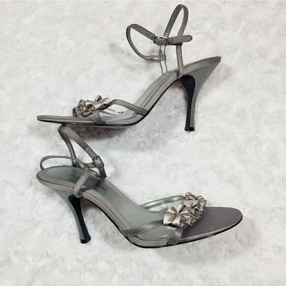 Enzo Angiolini size 7.5 Eanixie Silver Grey Ruffle Strap Pumps - Picture 1 of 9